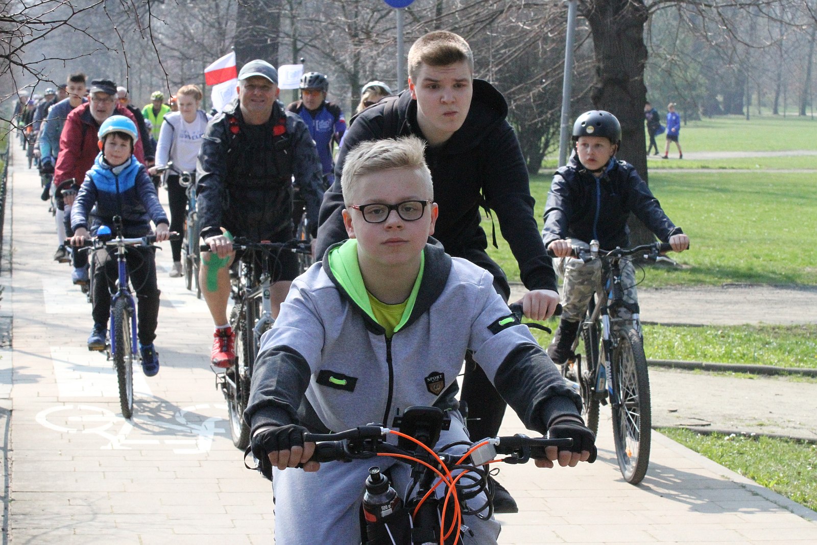 Ponad stu rowerzystów stanęło na starcie Rowerowej Legnicy