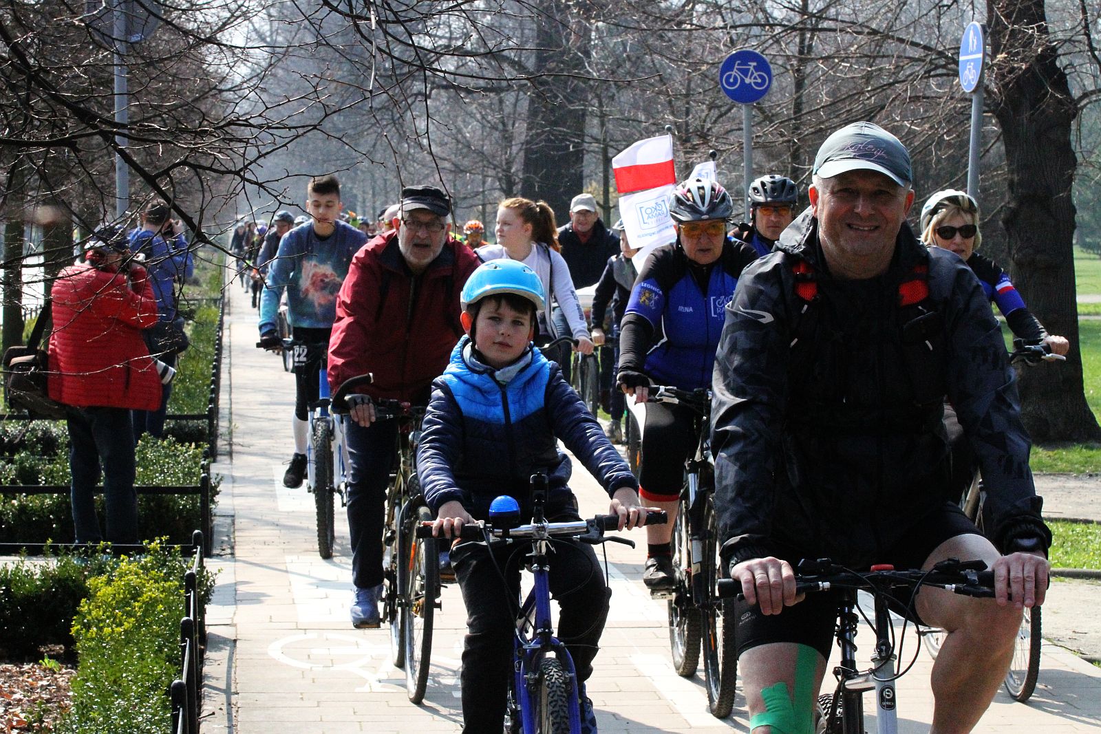 Ponad stu rowerzystów stanęło na starcie Rowerowej Legnicy