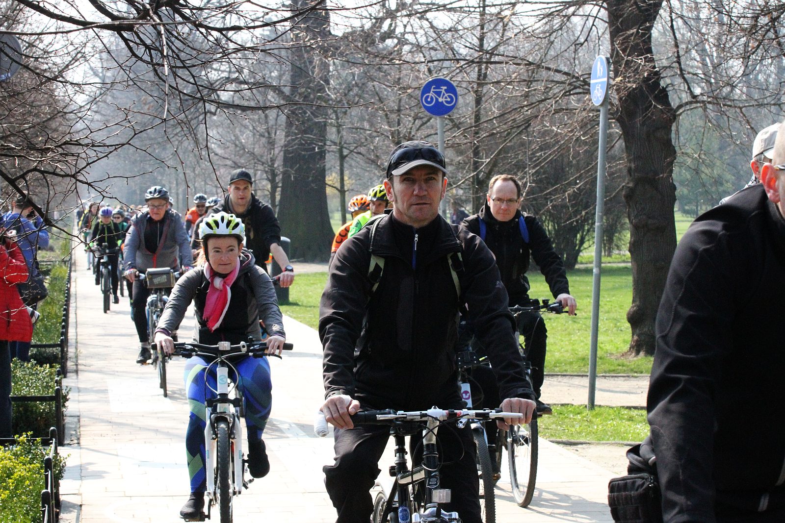 Ponad stu rowerzystów stanęło na starcie Rowerowej Legnicy