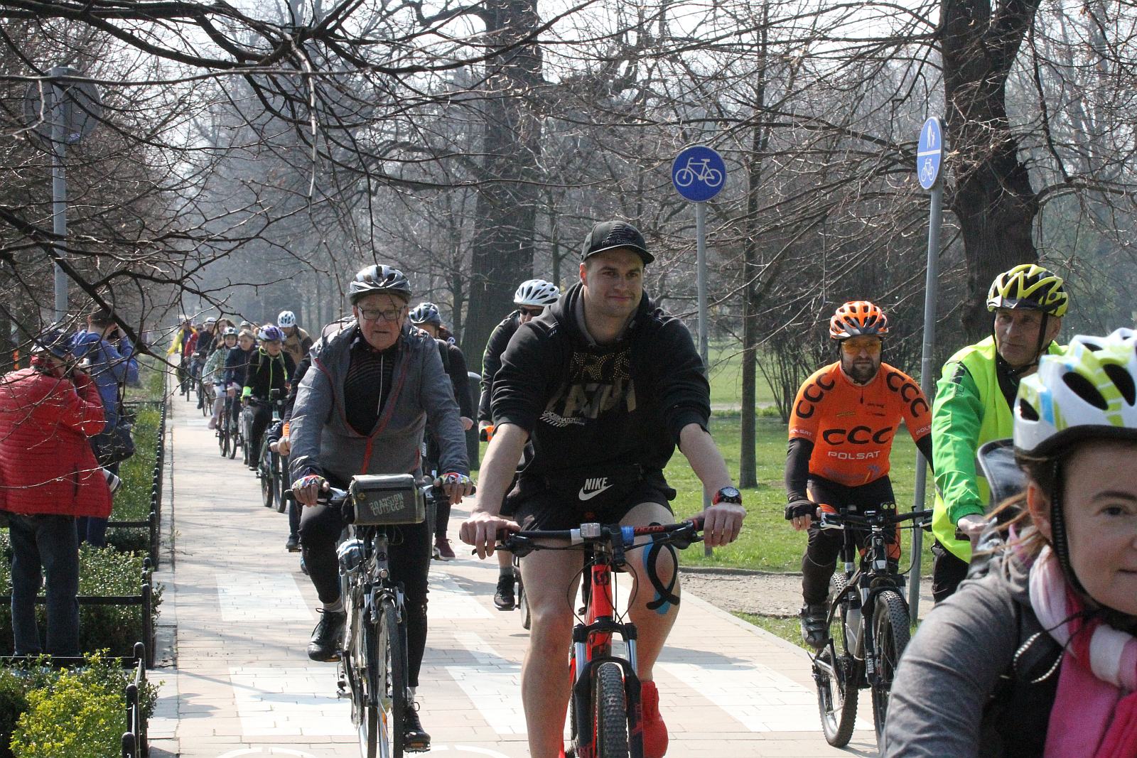 Ponad stu rowerzystów stanęło na starcie Rowerowej Legnicy