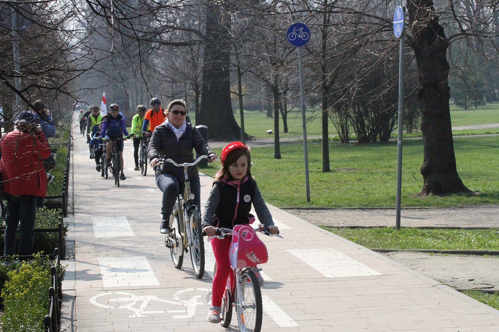 Ponad stu rowerzystów stanęło na starcie Rowerowej Legnicy