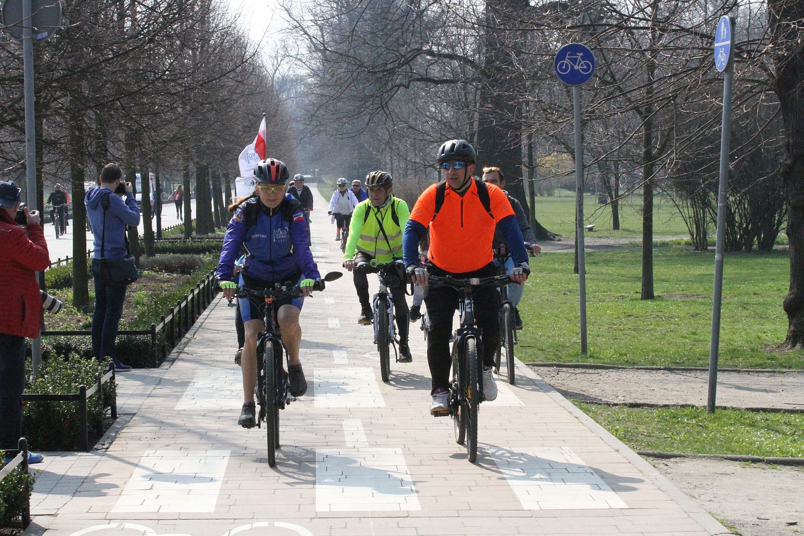 Ponad stu rowerzystów stanęło na starcie Rowerowej Legnicy