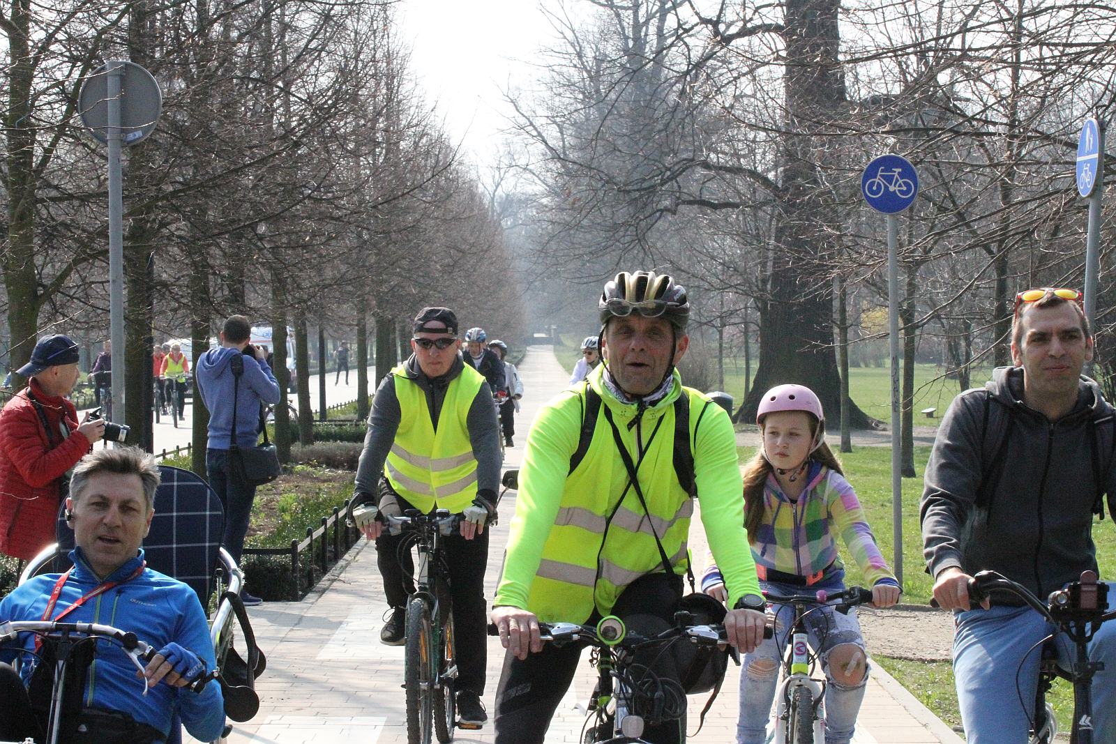 Ponad stu rowerzystów stanęło na starcie Rowerowej Legnicy