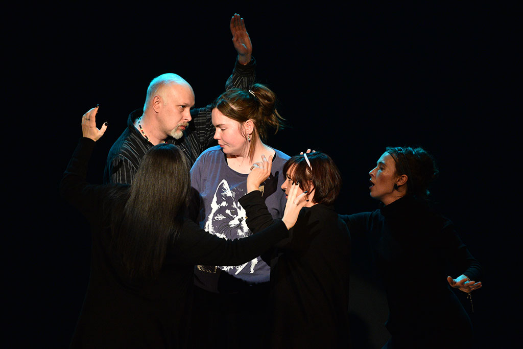 „Raz, dwa, trzy-nikt nie patrzy” na scenie Teatru Modrzejewskiej
