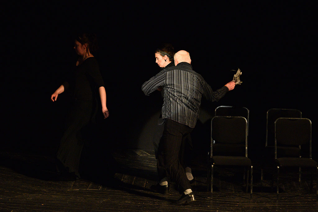 „Raz, dwa, trzy-nikt nie patrzy” na scenie Teatru Modrzejewskiej