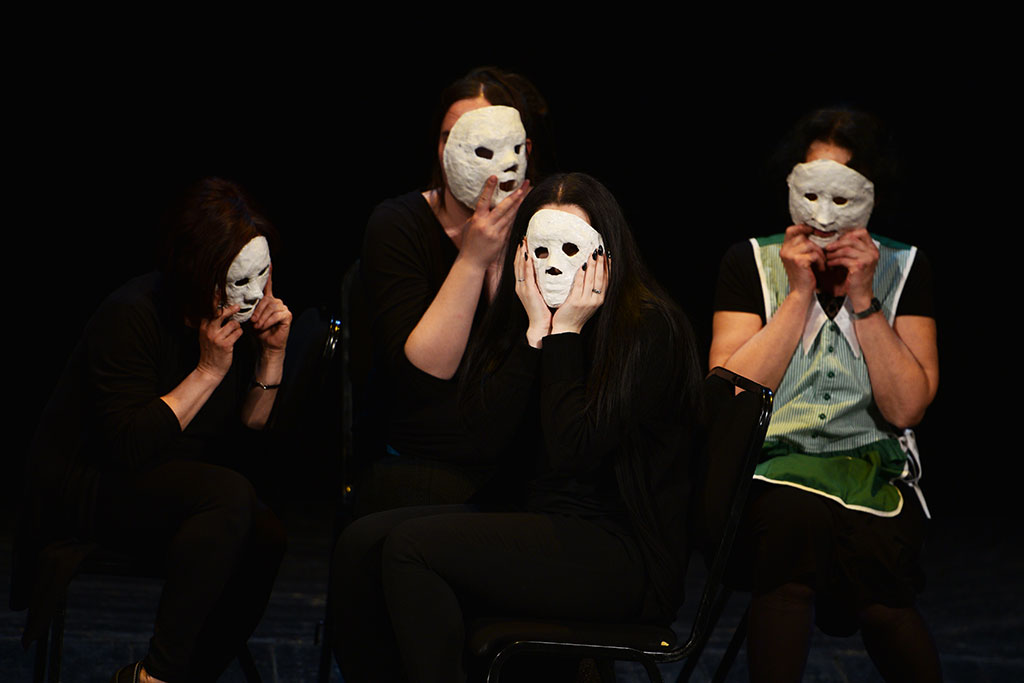 „Raz, dwa, trzy-nikt nie patrzy” na scenie Teatru Modrzejewskiej
