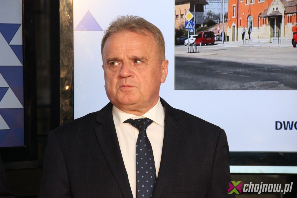 W Chojnowie uroczyście oddano do użytku wyremontowany dworzec 
