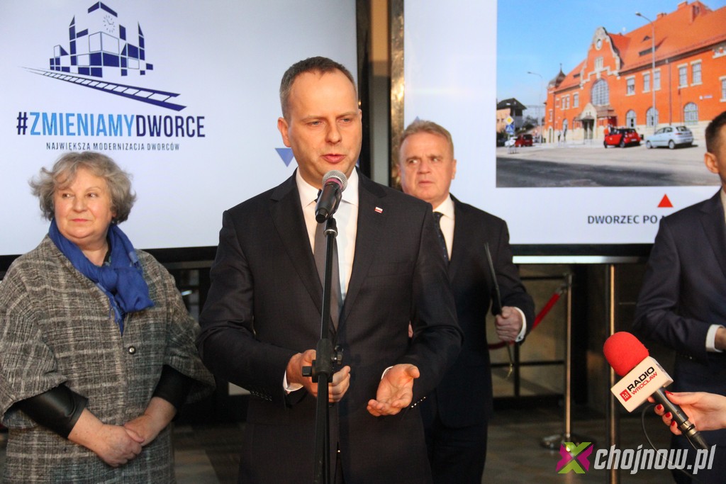 W Chojnowie uroczyście oddano do użytku wyremontowany dworzec 
