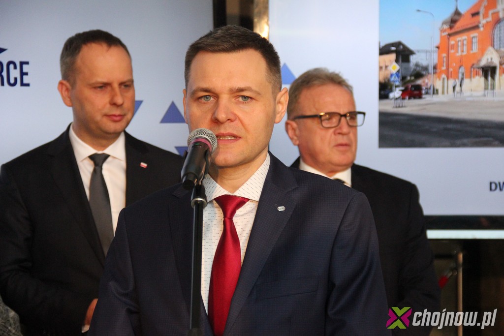 W Chojnowie uroczyście oddano do użytku wyremontowany dworzec 
