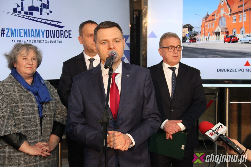 W Chojnowie uroczyście oddano do użytku wyremontowany dworzec 
