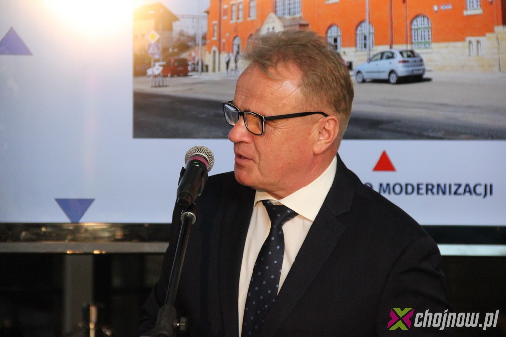 W Chojnowie uroczyście oddano do użytku wyremontowany dworzec 
