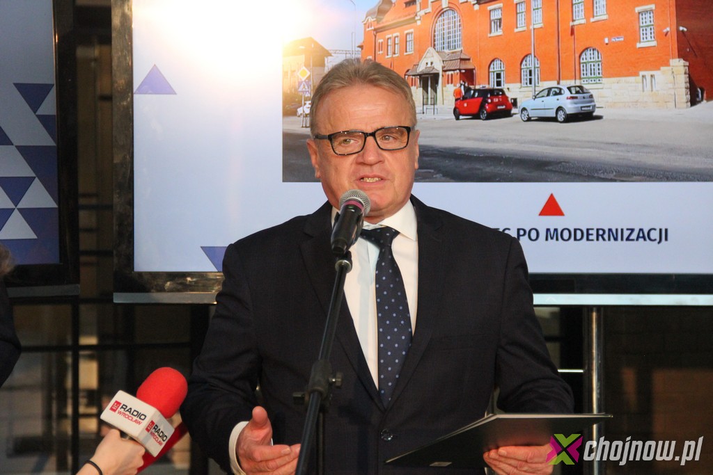 W Chojnowie uroczyście oddano do użytku wyremontowany dworzec 
