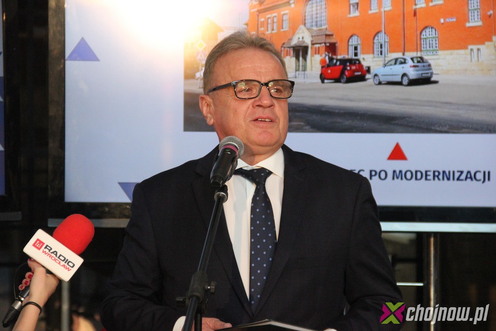 W Chojnowie uroczyście oddano do użytku wyremontowany dworzec 
