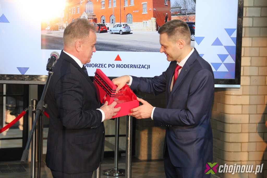 W Chojnowie uroczyście oddano do użytku wyremontowany dworzec 
