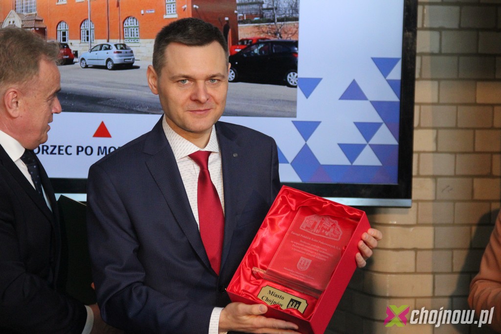 W Chojnowie uroczyście oddano do użytku wyremontowany dworzec 
