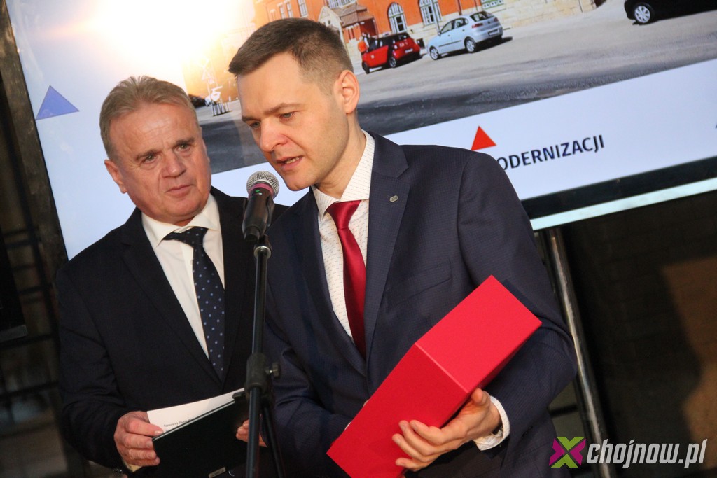 W Chojnowie uroczyście oddano do użytku wyremontowany dworzec 
