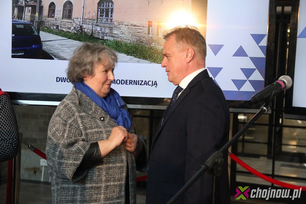 W Chojnowie uroczyście oddano do użytku wyremontowany dworzec 
