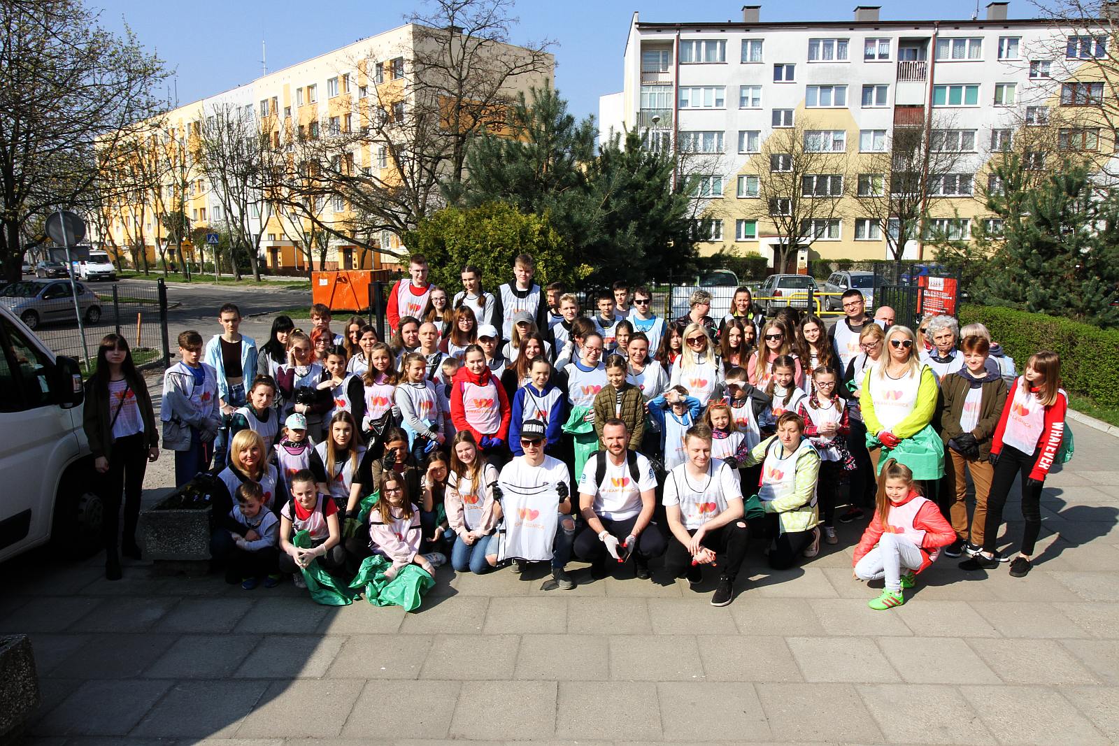 #EKOPozytywni legniczanie robili wiosenne porządki na Piekarach
