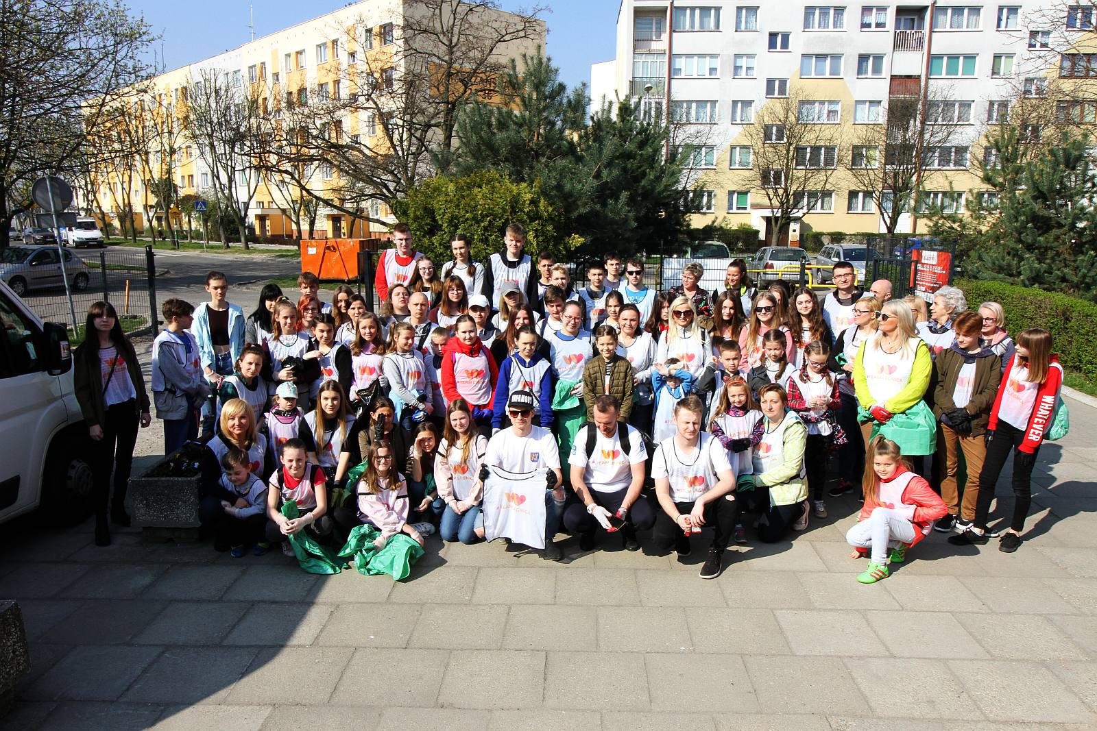 #EKOPozytywni legniczanie robili wiosenne porządki na Piekarach