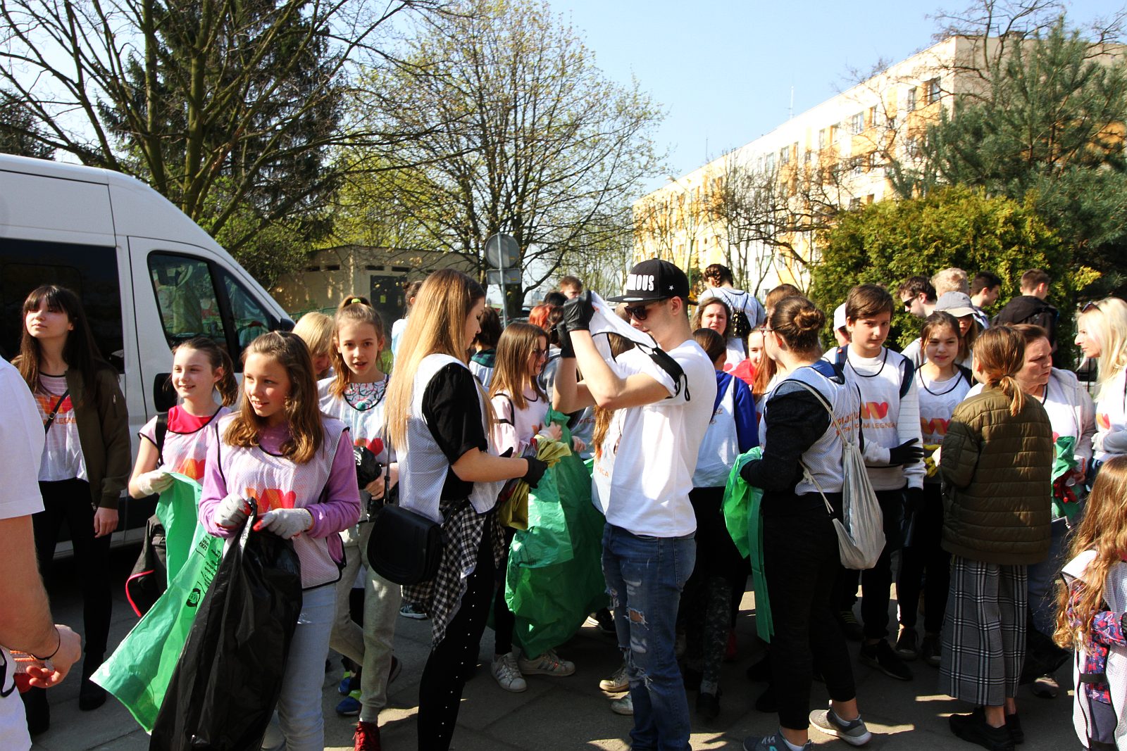 #EKOPozytywni legniczanie robili wiosenne porządki na Piekarach