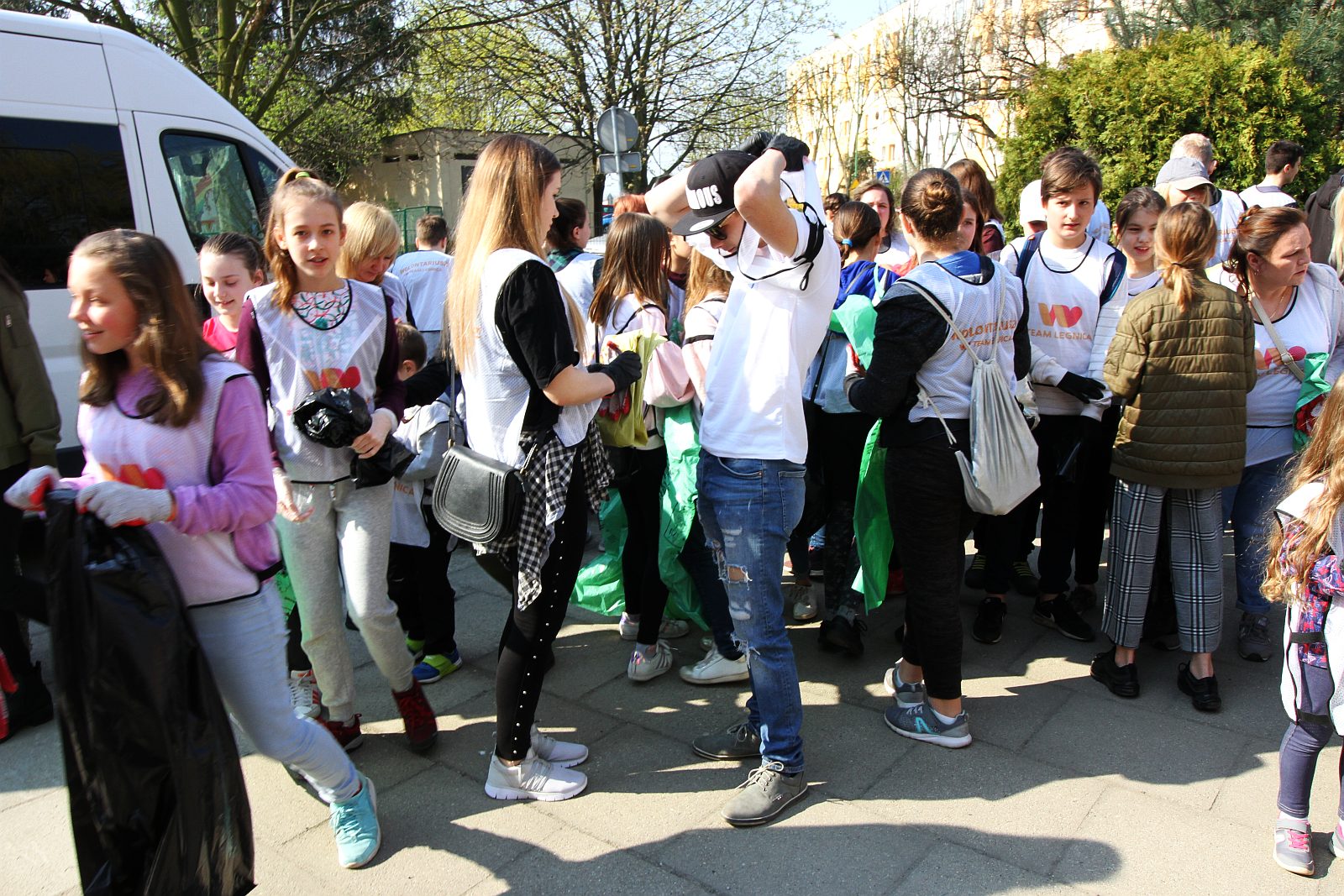 #EKOPozytywni legniczanie robili wiosenne porządki na Piekarach