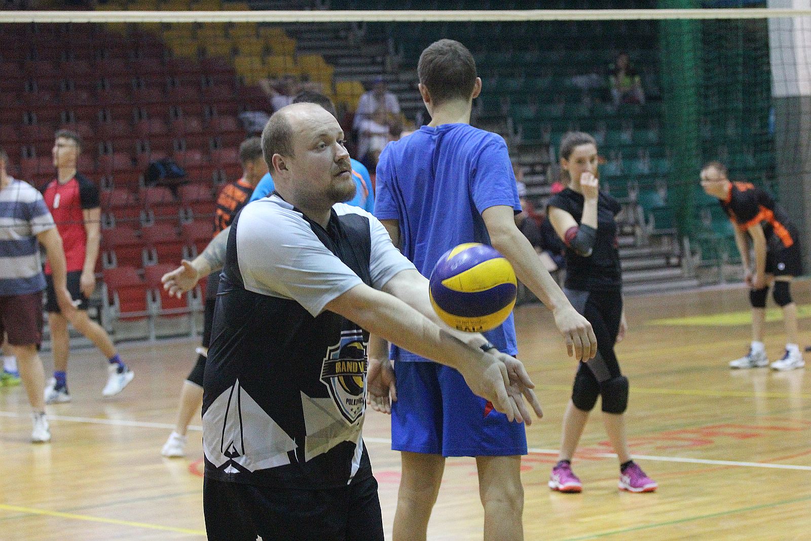 Otwarty Turniej Piłki Siatkowej: Siatkówka z Pisanką