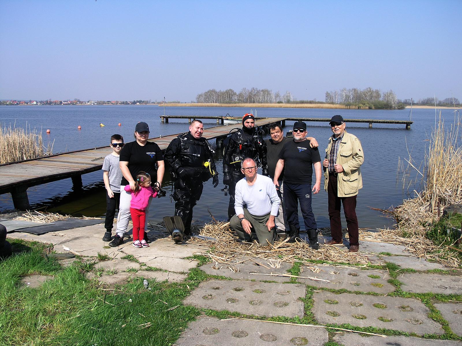 Pinoter wraz z żeglarzami z Posejdona posprzątali jezioro