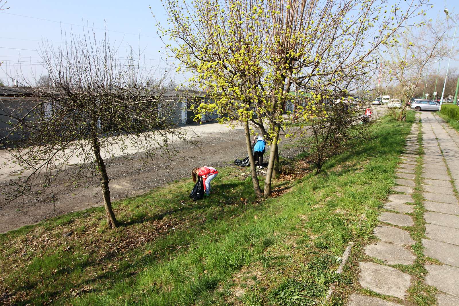 #EKOPozytywni legniczanie robili wiosenne porządki na Piekarach
