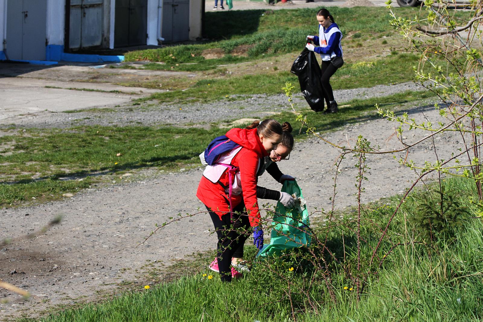 #EKOPozytywni legniczanie robili wiosenne porządki na Piekarach