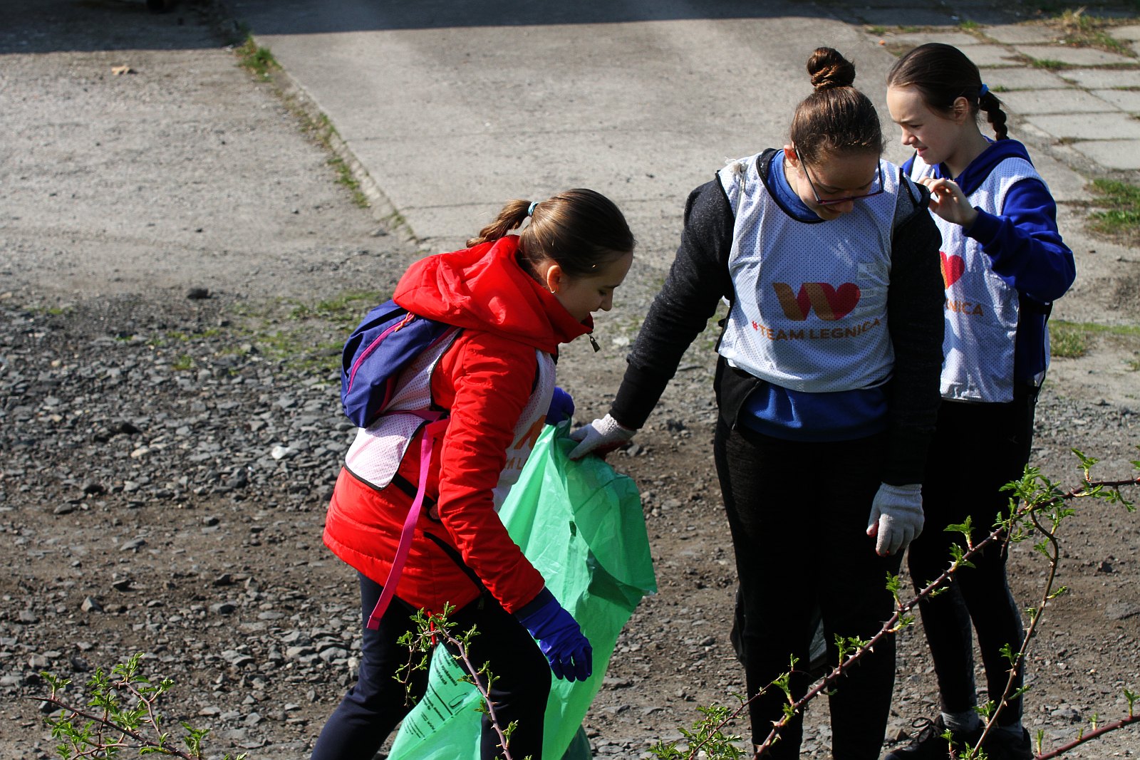 #EKOPozytywni legniczanie robili wiosenne porządki na Piekarach
