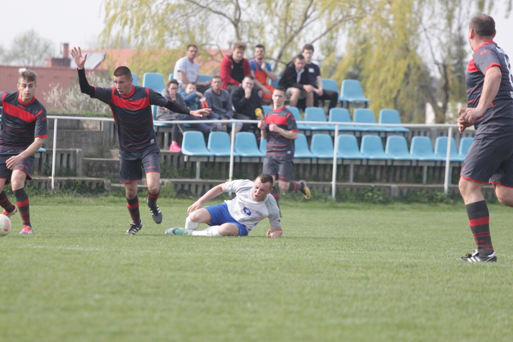 Klasa A: Mewa Kunice - Park Targoszyn 5:0            

