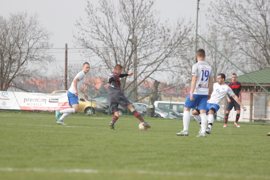 Klasa A: Mewa Kunice - Park Targoszyn 5:0            

