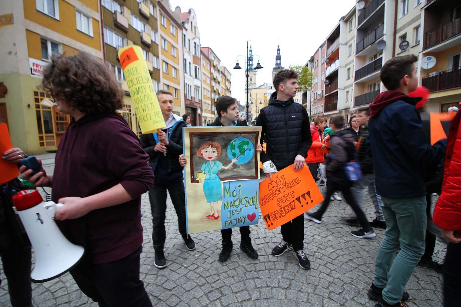 Nauczyciel jest fajny - uczniowie wspierają swoich nauczycieli