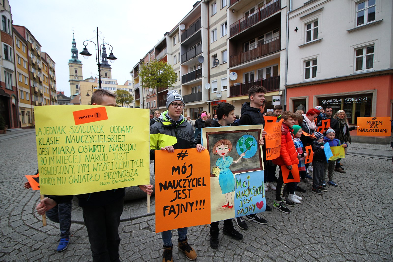 Nauczyciel jest fajny - uczniowie wspierają swoich nauczycieli