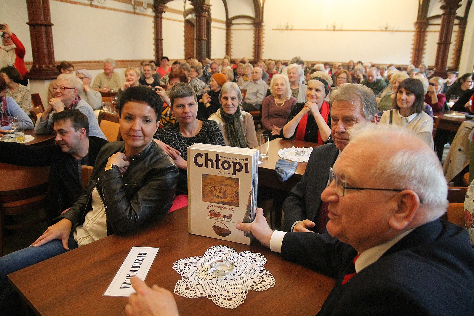 Jagna z „Chłopów” w Legnickiej Bibliotece Publicznej