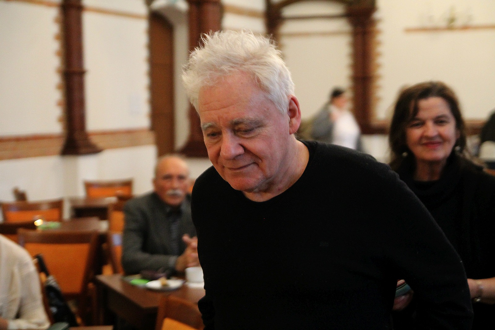 Tomasz Jastrun polski poeta, prozaik w legnickiej bibliotece