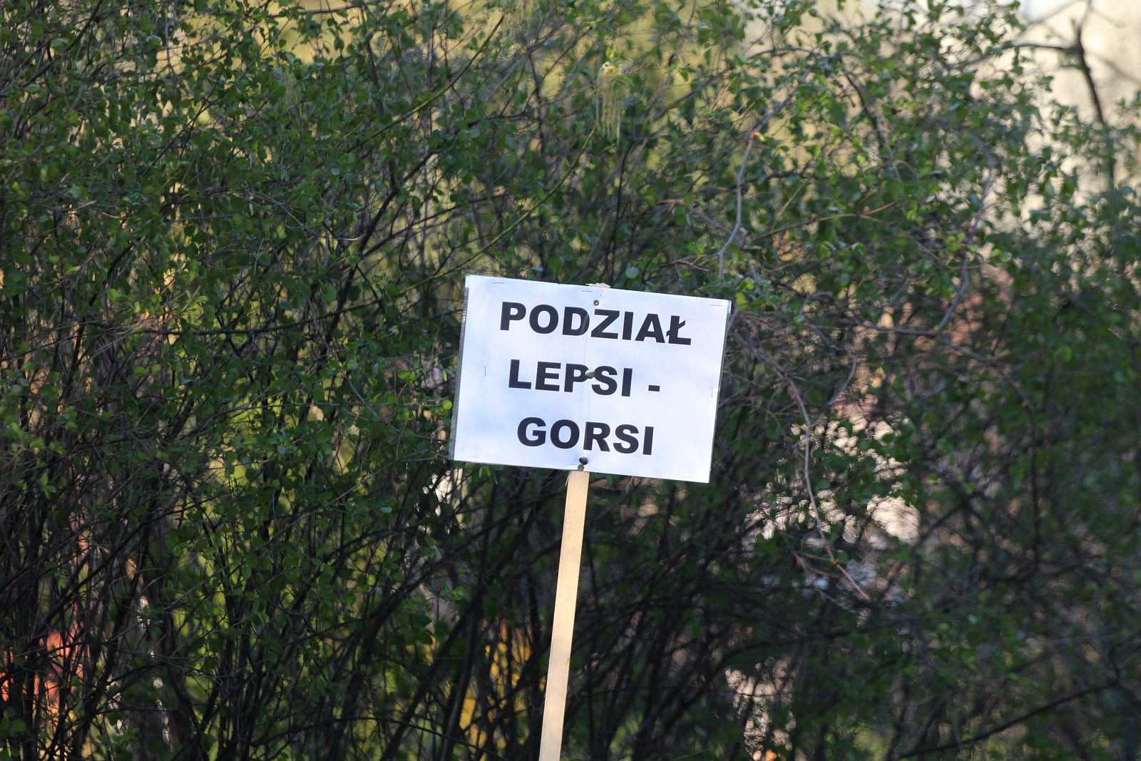 Droga do MPK z przystankami, a na końcu beczka śmiechu
