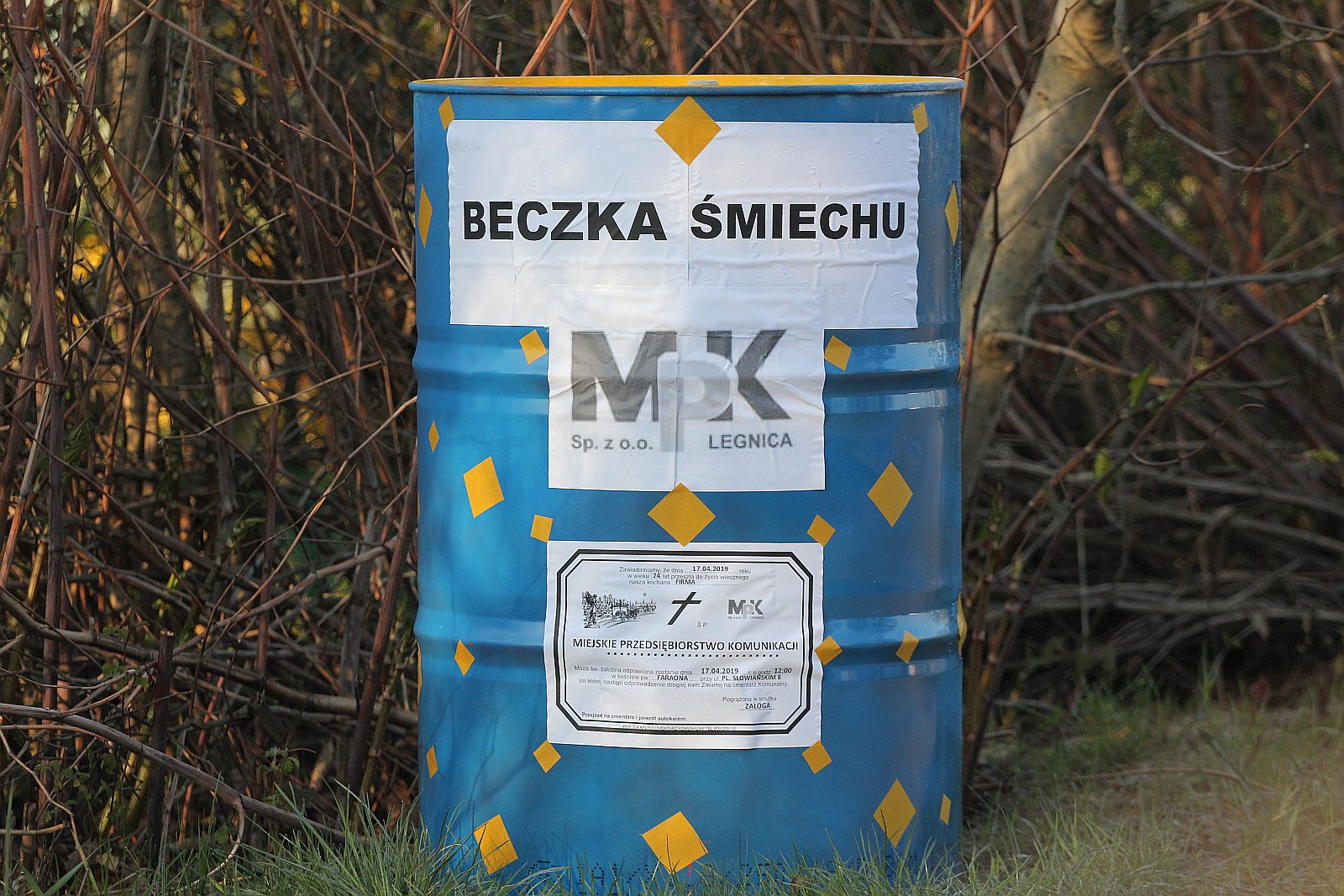 Droga do MPK z przystankami, a na końcu beczka śmiechu