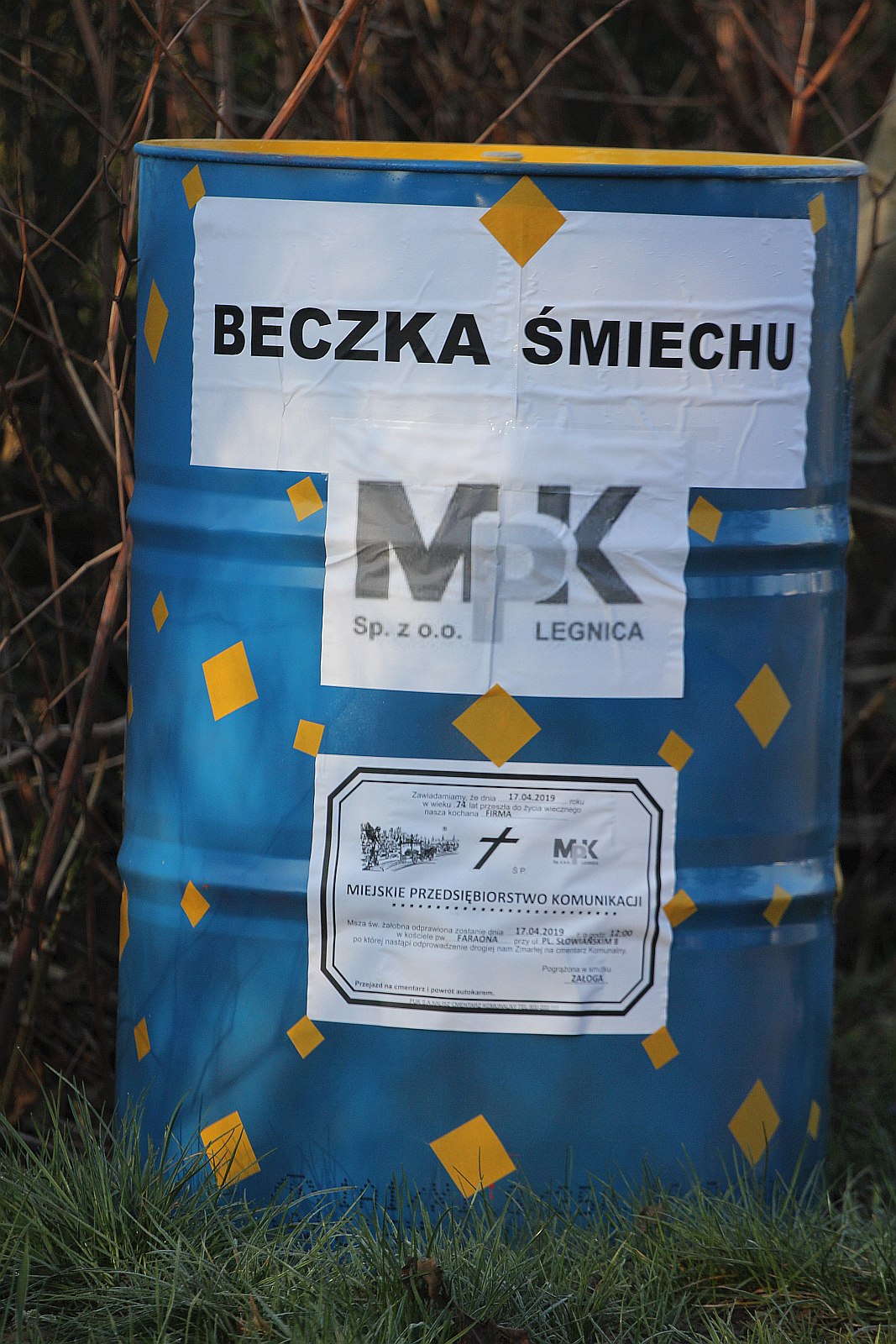 Droga do MPK z przystankami, a na końcu beczka śmiechu