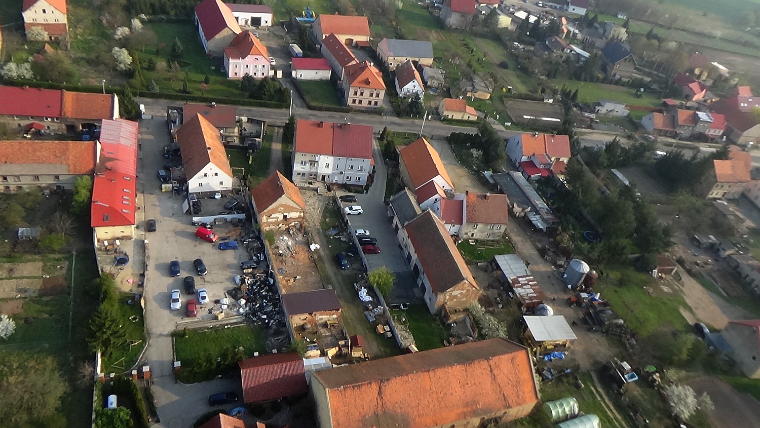 Bartoszów z lotu ptaka. Zobacz jak wygląda na wiosnę