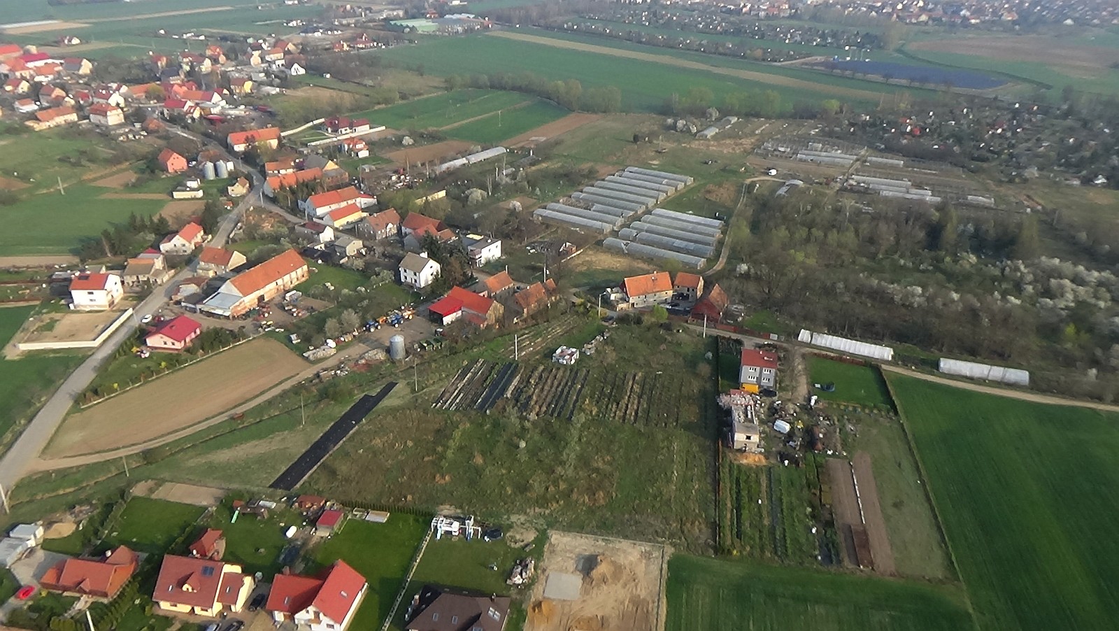 Bartoszów z lotu ptaka. Zobacz jak wygląda na wiosnę
