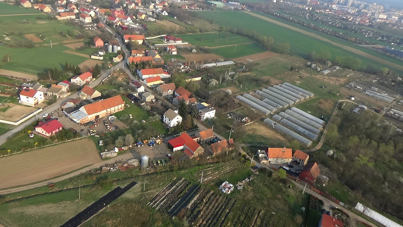 Bartoszów z lotu ptaka. Zobacz jak wygląda na wiosnę