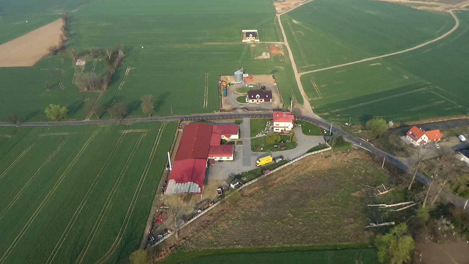Bartoszów z lotu ptaka. Zobacz jak wygląda na wiosnę