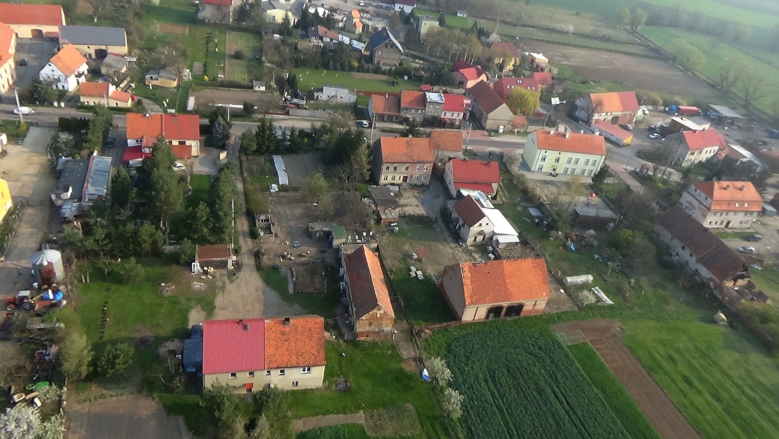 Bartoszów z lotu ptaka. Zobacz jak wygląda na wiosnę