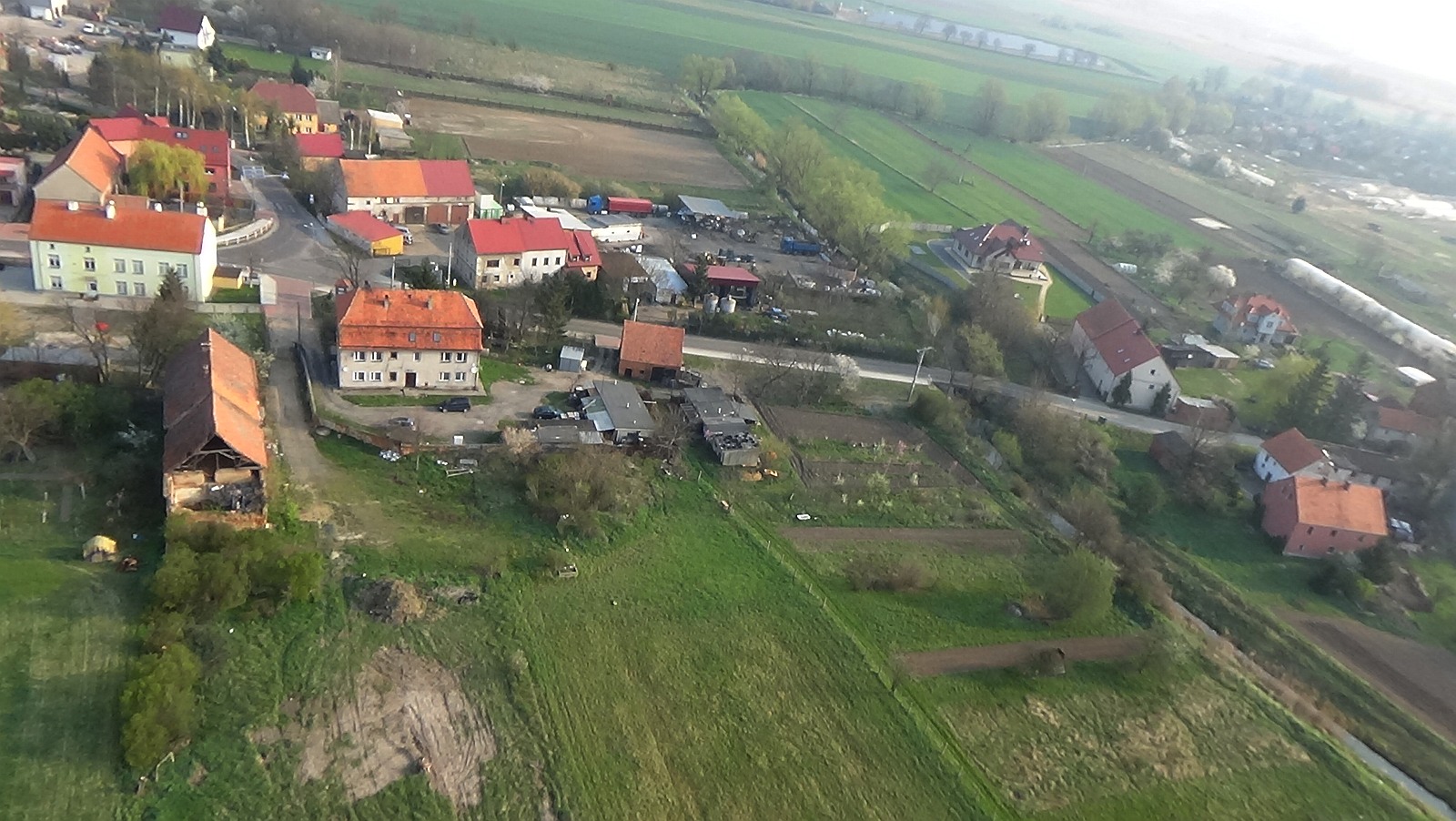 Bartoszów z lotu ptaka. Zobacz jak wygląda na wiosnę