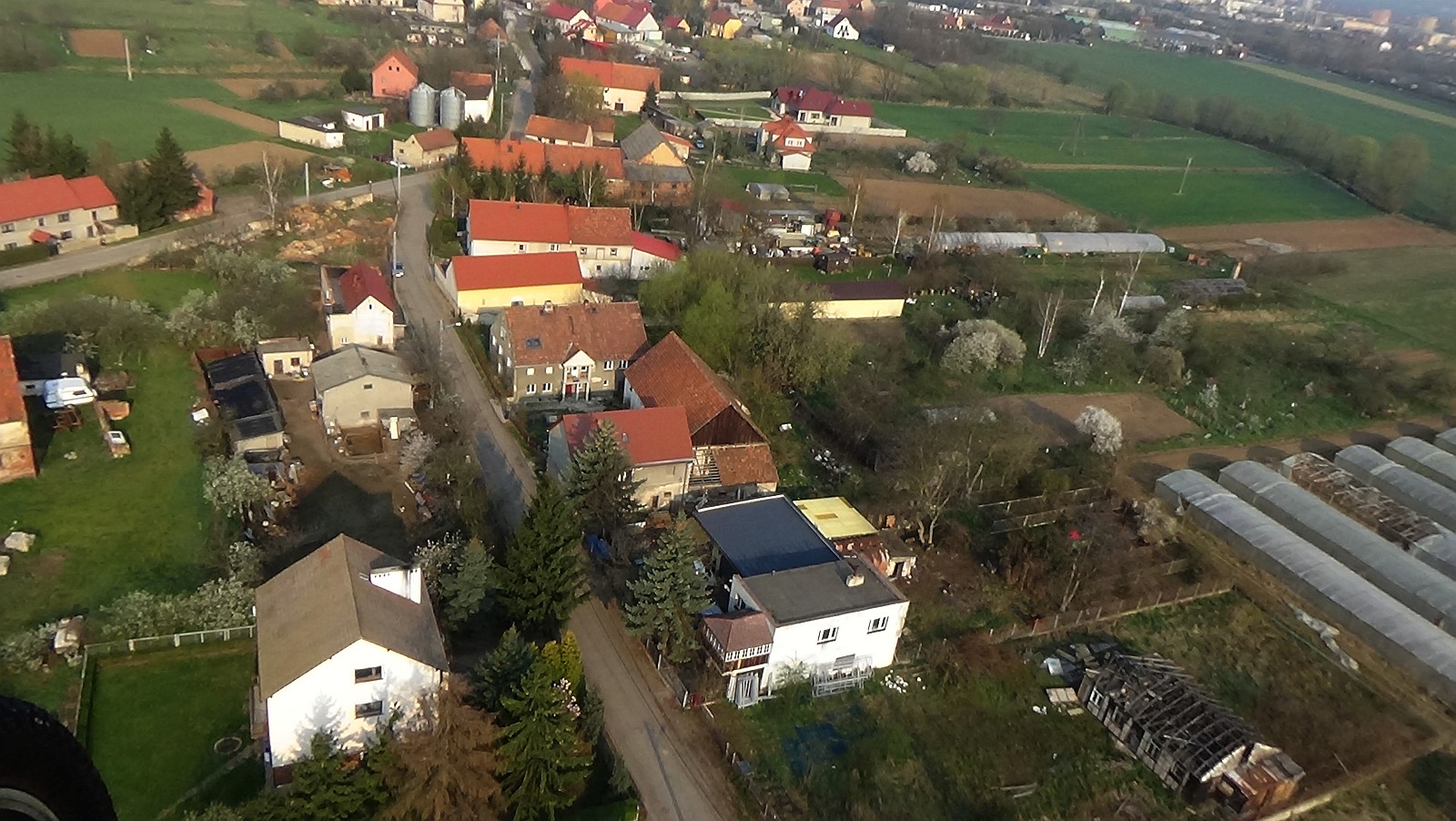 Bartoszów z lotu ptaka. Zobacz jak wygląda na wiosnę