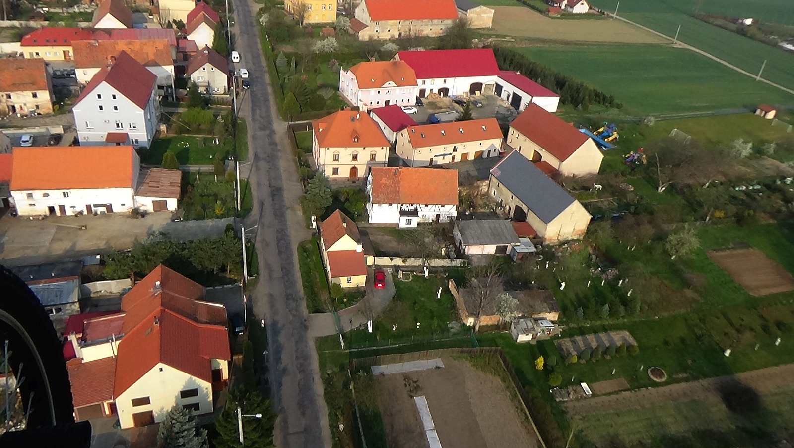 Bartoszów z lotu ptaka. Zobacz jak wygląda na wiosnę