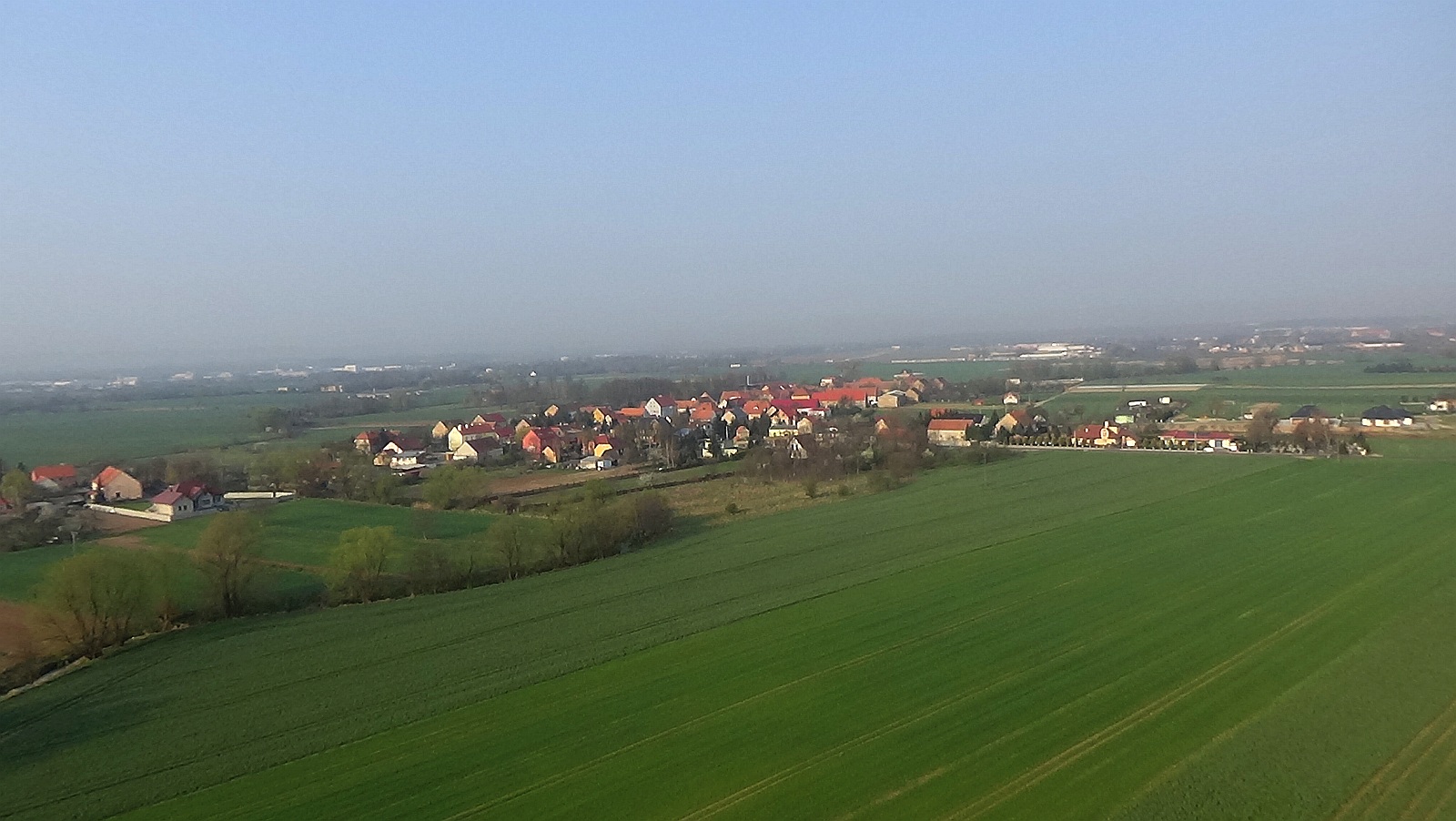 Bartoszów z lotu ptaka. Zobacz jak wygląda na wiosnę