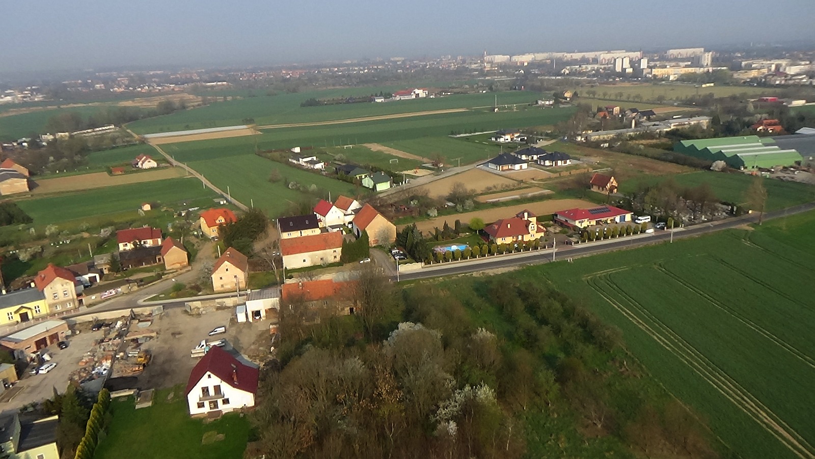 Bartoszów z lotu ptaka. Zobacz jak wygląda na wiosnę