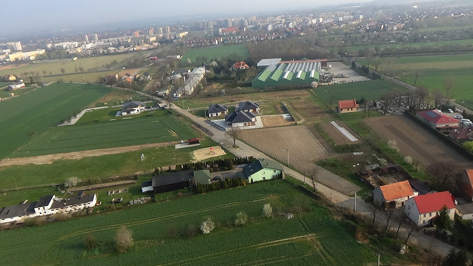 Bartoszów z lotu ptaka. Zobacz jak wygląda na wiosnę